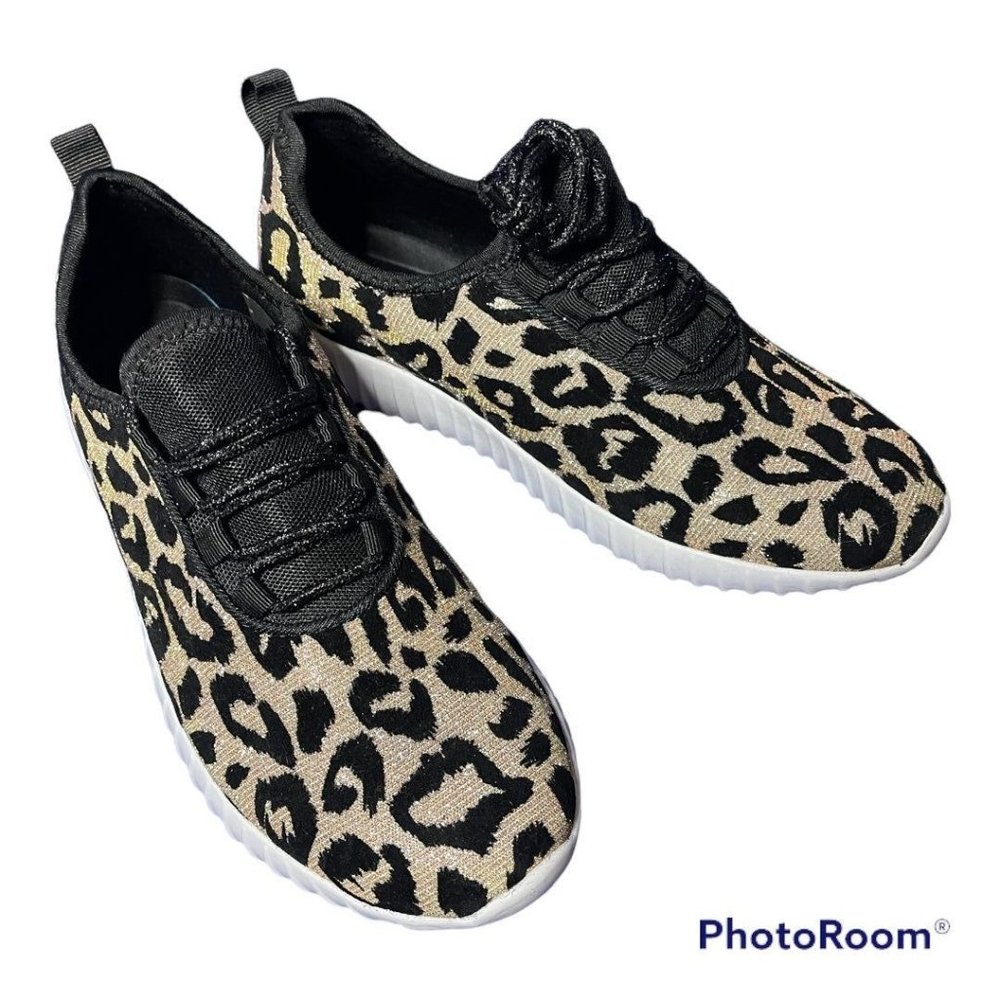 Leopard print fashion sneakers size 8‎